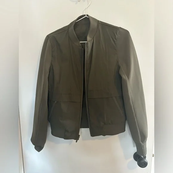 Lululemon jacket - Picture 4 of 4